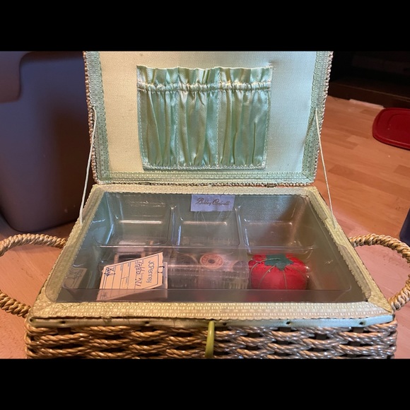 Belding Corticelli Sewing Box - Picture 2 of 5